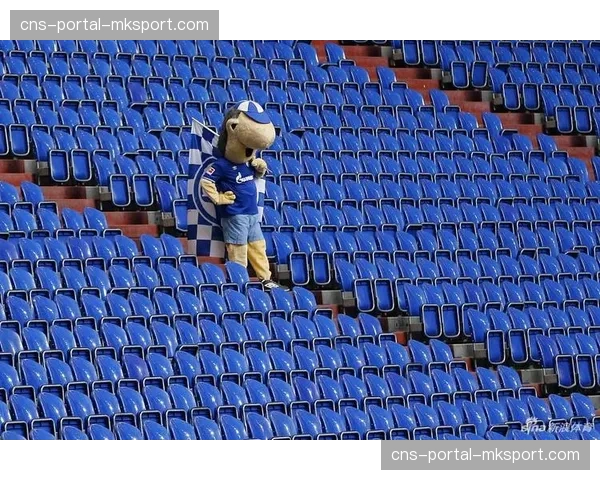 比赛花絮：德甲吉祥物闯入球场“抢戏”，导致比赛短暂中断