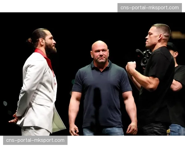 UFC 302称重仪式全部选手一次过关，主赛选手对峙气氛紧张